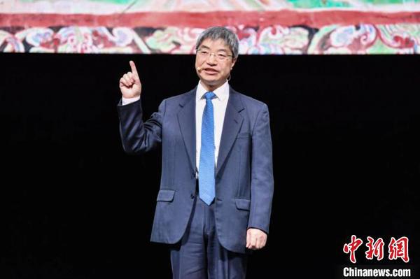 敦煌莫高窟推窟外展示游览：游客可身临其境享奇幻体验