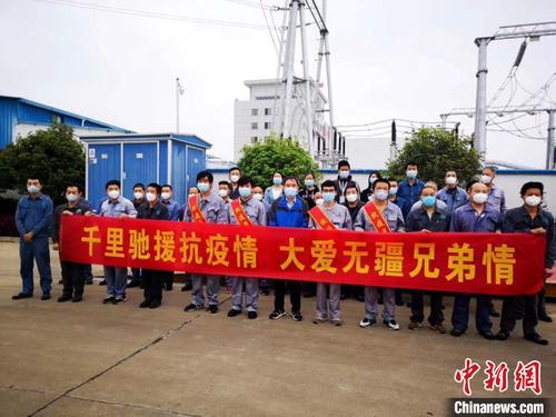 孝感当地民众欢送前来支援的徐州勇士。危废中心 供图