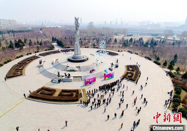 “春之声”百场街头钢琴音乐秀现场。长春市文化广播电视和旅游局供图