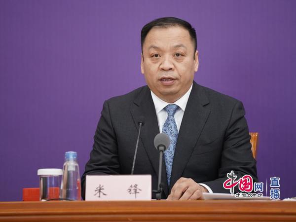 国家卫生健康委新闻发言人、宣传司副司长米锋主持发布会