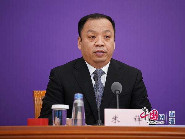 国家卫生健康委新闻发言人、宣传司副司长米锋主持发布会