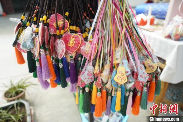 青海挖掘传统绣种打造“青绣”品牌