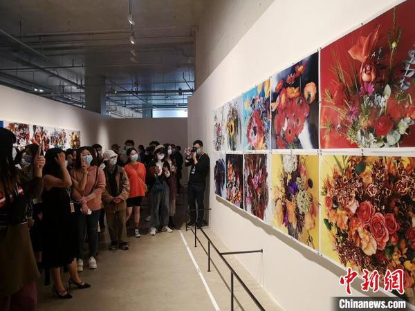 市民参观展览?！√菩∏?摄