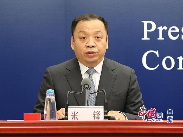 国家卫生健康委新闻发言人、宣传司副司长米锋主持发布会