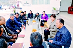     云南省政协脱贫攻坚助推行动领导小组办公室成员深入一线调研?！》晕摹∩? title=