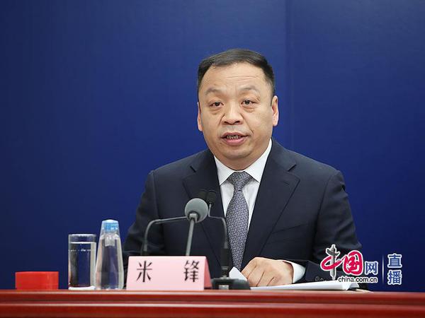 国家卫生健康委新闻发言人、宣传司副司长米锋主持发布会