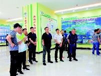     晋宁区政协副主席夏维林、肖红良等率队到大理考察农村面源污染治理工作。