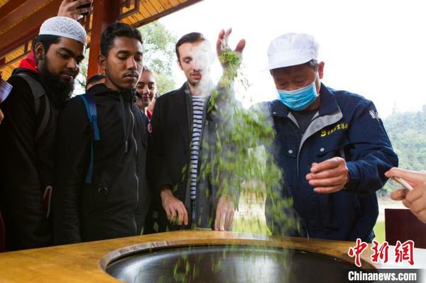 重庆巴南发“请帖”邀外国友人一起“游乡村、学非遗”