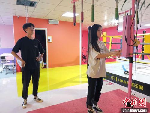 济南“90后”小伙自建减压馆“疫”后复工贩卖“开心”