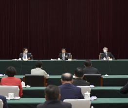 王沪宁与体育、医药卫生界别政协委员共商国是