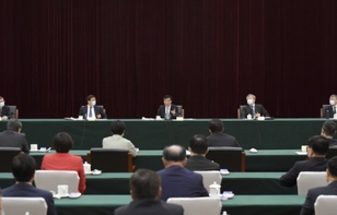 王沪宁与体育、医药卫生界别政协委员共商国是