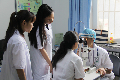 “名医工作室”代培山区卫生院小名医