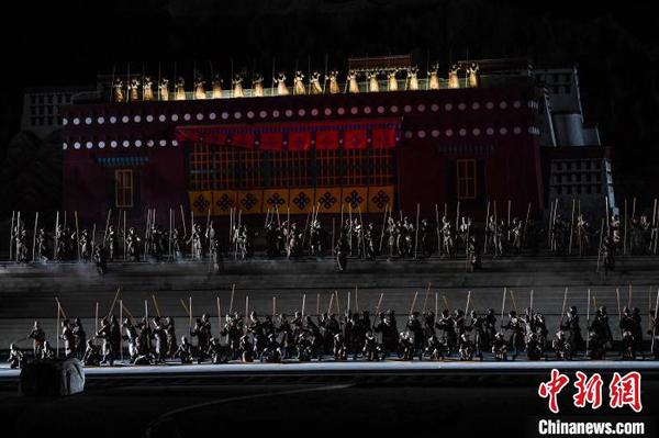 图为大型实景剧《文成公主》演出现场。　何蓬磊 摄