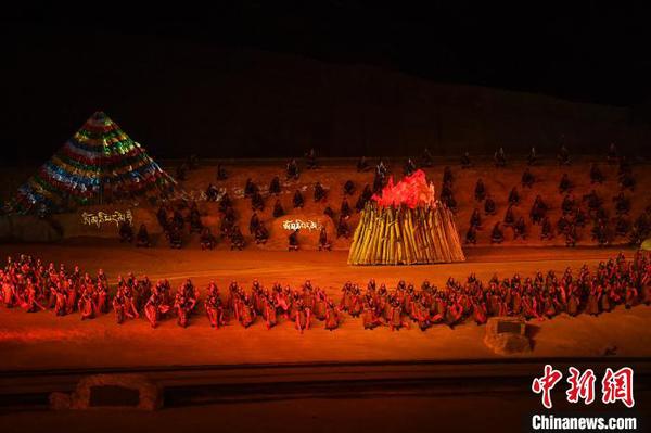 图为大型实景剧《文成公主》演出现场?！『闻罾?摄