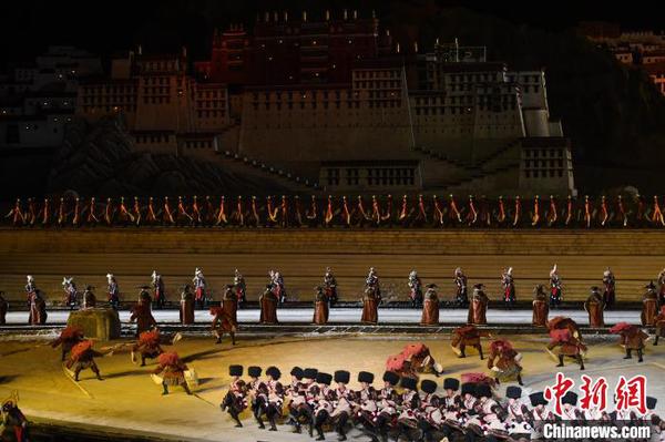 图为大型实景剧《文成公主》演出现场。　何蓬磊 摄