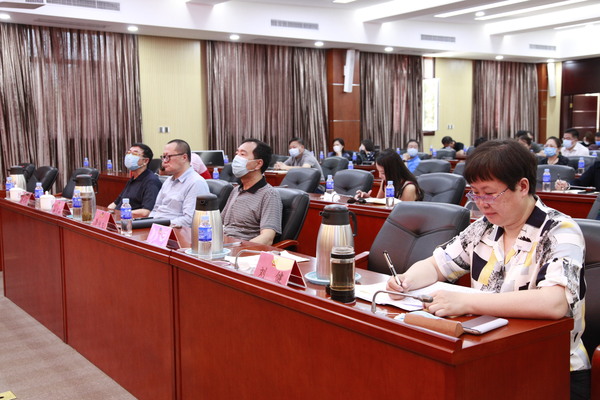 东城区政协举办“学习全国‘两会’精神专题报告会”