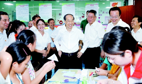 2019年7月，全国人大常委会副委员长、民革中央主席万鄂湘率民革中央调研组赴贵州省黔东南州开展脱贫攻坚民主监督专题调研。