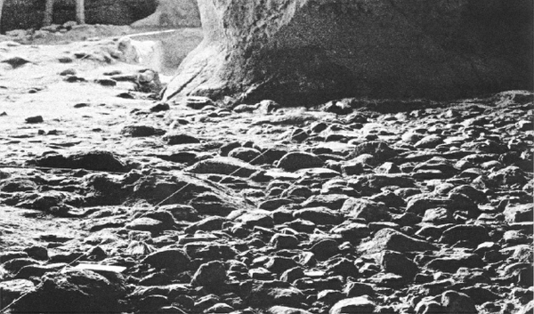 船帆洞石铺地面西北部遗迹