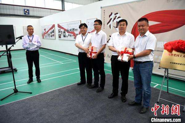 《汉阳陵校本教程》首发仪式?！√锝?摄