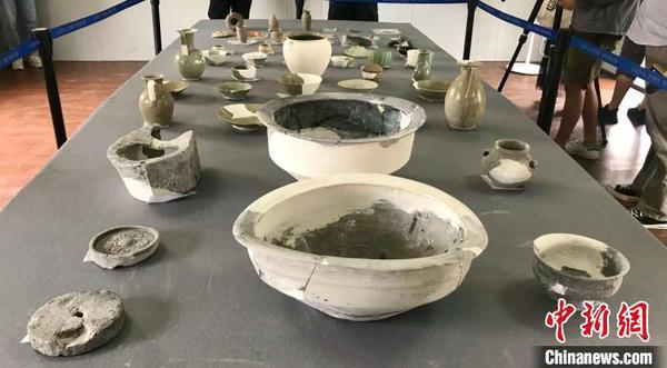 望京门城墙遗址出土器物?！±畹?摄