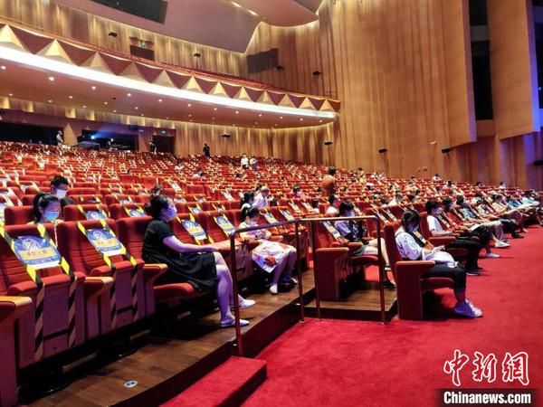 剧院严格按照疫情防控要求，采取措施，确保观众“放心进剧院、安心看演出”。嘉庚剧院供图