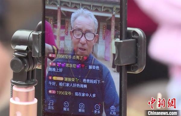 图为王跃庆的“直播间”?！⊥醴?摄