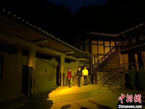 图为《歌乐忠魂》实景演艺在重庆渣滓洞看守所旧址举行首演?！≈屿?摄