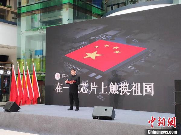 诗人朗诵诗歌?！⊥蹶魂?摄