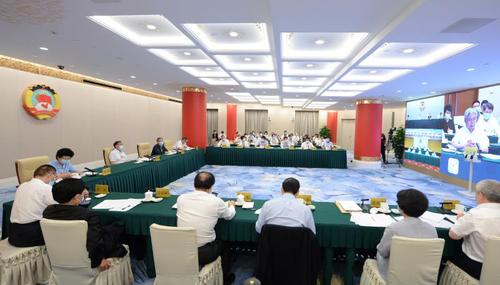 全国政协十三届常委会第十二次会议举行专题分组讨论2