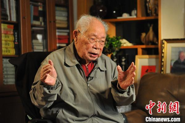 用百年人生经验书写封笔之作106岁马识途出版《夜谭续记》