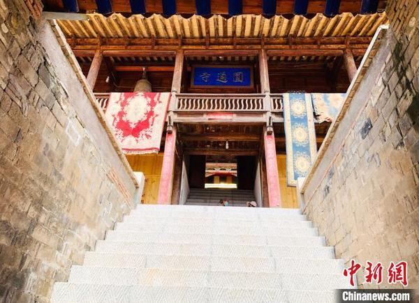 图为汉传佛教的圆通寺。　孙睿 摄