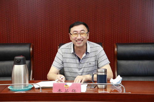 李长华秘书长主持会议 李长华秘书长主持会议