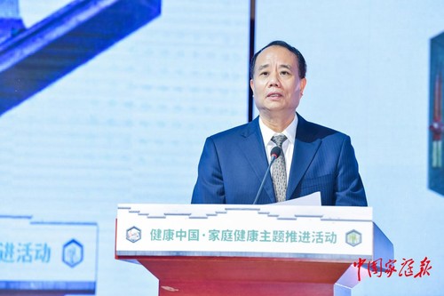 图为全国政协人口资源环境委员会副主任、中国计划生育协会党组书记、常务副会长王培安致辞