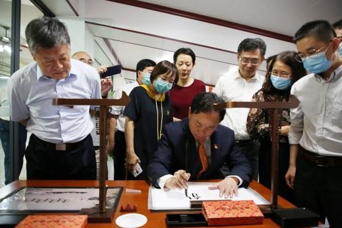 参观王府校园与科学技术实践创新实验室3