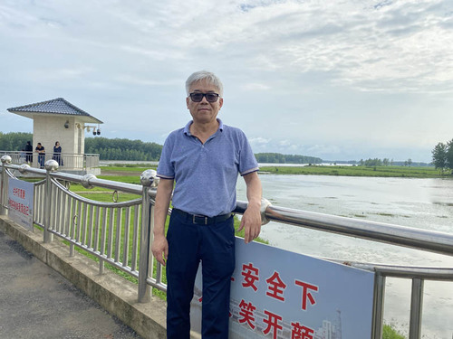 2020年汛期水利和生态专家孙建教授在王家坝