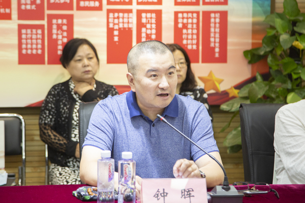 钟晖委员介绍工作室情况