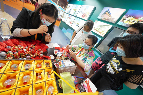 非遗内画壶展示