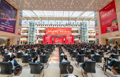 宝丰集团燕宝基金会2020年“燕宝奖学金”发放仪式在银川举行