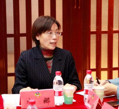 李娜委员介绍菊儿社区情况