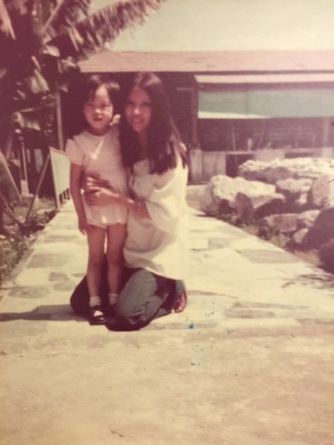 三毛与陈天慈，摄于李泰祥老家附近。受访者供图