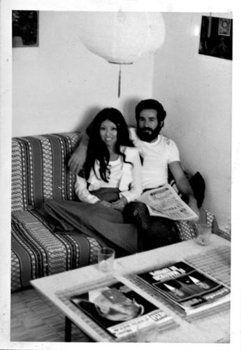 三毛与荷西在撒哈拉沙漠的家中。受访者供图