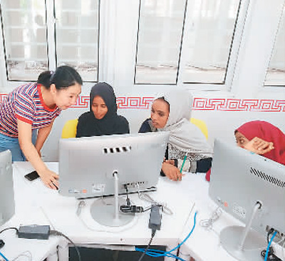 鲁班工坊是天津率先主导推动实施的职业教育国际知名品牌，采用学历教育与职业培训的方式走出国门，搭建起中国职业教育与世界沟通的桥梁。