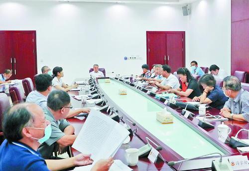 自治区政协常委围绕“强化法律支撑，高水平建设中国(广西)自由贸易试验区”主题建言献策。