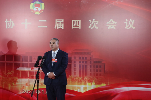 广西壮族自治区政协常委、广西扬翔股份有限公司董事长黄定寿&nbsp;肖亮升摄