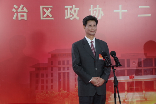 广西壮族自治区政协委员、广西海事局局长黄军根&nbsp;肖亮升摄