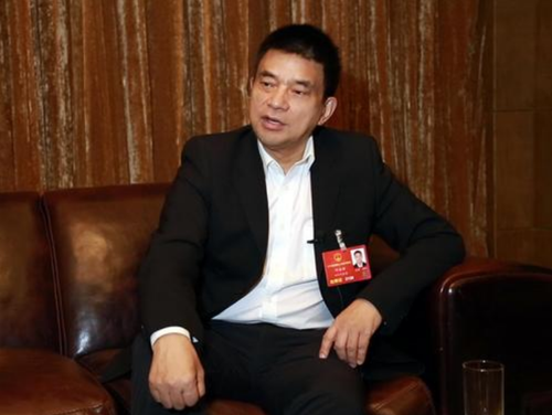 斜躺着 委员证件 斜躺着 委员证件