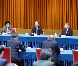 赵乐际与农工党、体育界别政协委员共商国是