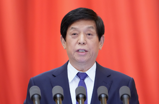 栗战书：审议法律草案、法律问题和重大问题的决定草案53件