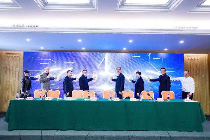 出席开班仪式的领导嘉宾共同启动“登攀计划”中国电视新文艺群体英才培养项目
