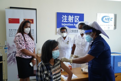 “春苗行动”5日在斯里兰卡“一带一路”建设标志性项目科伦坡港口城营地正式启动。新华社记者 唐璐 摄